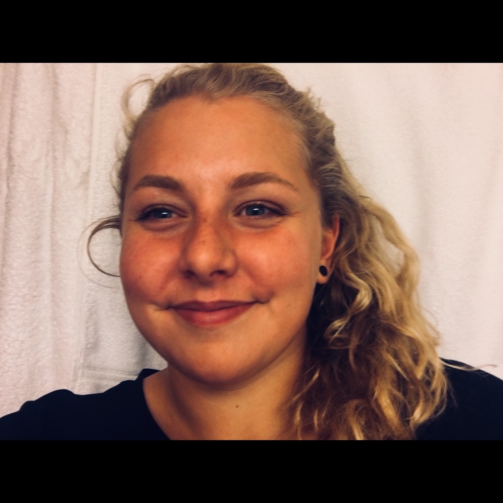 Meet your Posher, Chloe